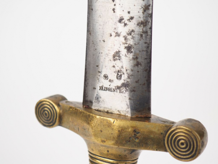 Glaive 1831 sans fourreau. Lame polie signée au Ricasso sur une face "