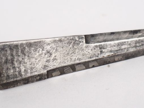 Joli stylet à la génoise dans son fourreau. Lame spécifique de ce genr