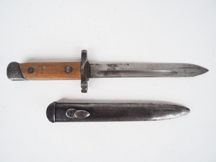 Baïonnette italienne 1891/38 à lame fixe longueur 290 mm, dans son fou