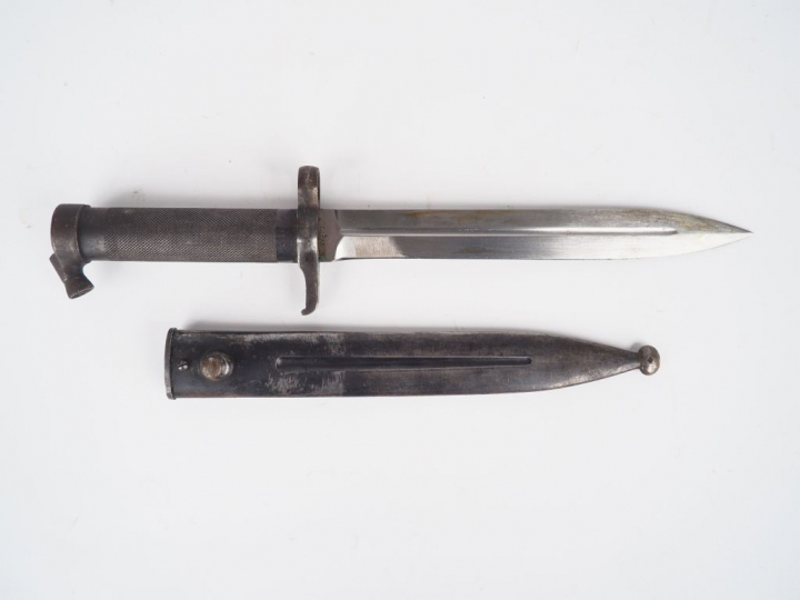 Baïonnette suédoise pour fusil Mauser 1896 dans son fourreau. (Etat 1+