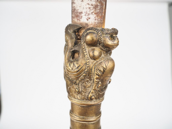 Lot de 9 armes blanches d'Hast chinoises votives sur présentoir, longu