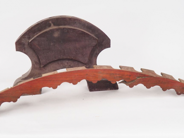 Lot de 9 armes blanches d'Hast chinoises votives sur présentoir, longu