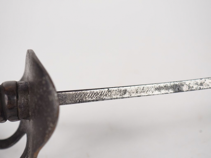 Sabre d'officier étranger, lame droite à dos lat et une gorge, fusée c