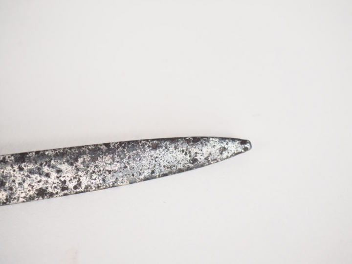 Sabre d'officier étranger, lame droite à dos lat et une gorge, fusée c