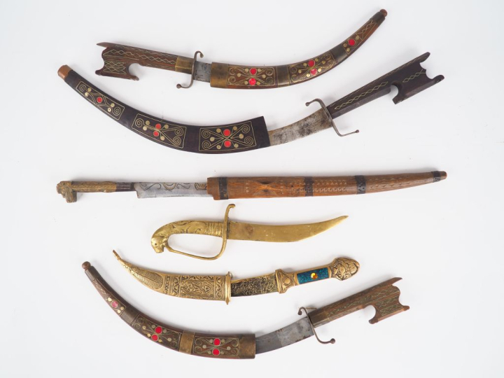 Lot de 6 armes blanche Afrique du nord et deux indiennes modernes en l
