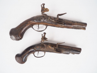 Vente aux enchères Grand pistolet d'arçon à silex du début du règne de Louis XV le bien a