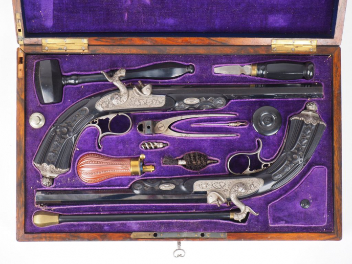 Somptueuse cassette nécessaire montée à la française contenant une pai