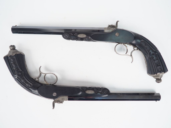 Somptueuse cassette nécessaire montée à la française contenant une pai