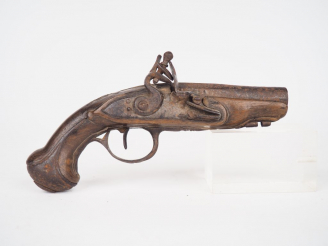 Vente aux enchères Petit pistolet de gousset mont fer à silex en calibre 46 à la livre, c