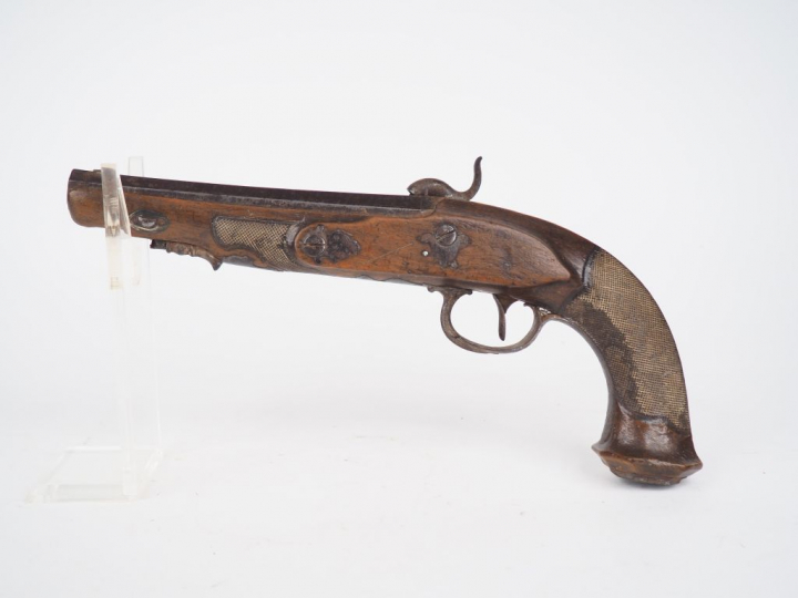 Pistolet à percussion monté fer issu de la transformation d'une arme p