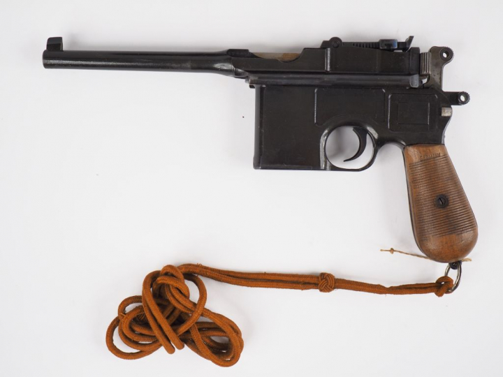 Pistolet Mauser C 96 type 1912 commercial. Arme numéro 374226, plaquet