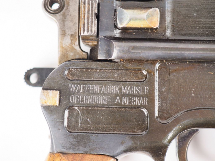 Pistolet Mauser C 96 type 1912 commercial. Arme numéro 374226, plaquet
