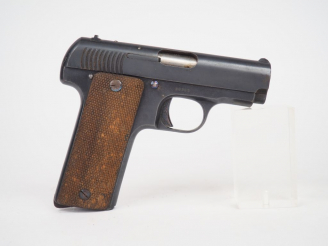 Vente aux enchères Pistolet semi-automatique Ruby en calibre 7,65 arme numéro 30745. méca