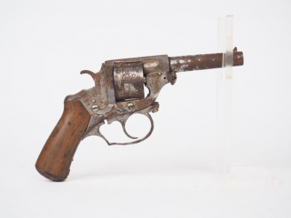 Vente aux enchères Revolver à système Perrin calibre 9 mm dit "baby Perrin". Arme en simp