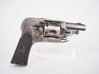 Vente aux enchères Revolver de défense belge "bossu hammerless"en calibre 6,35mm à 5 coup