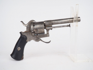 Vente aux enchères Revolver système Lefaucheux en calibre 9 mm à broche, fabrication belg