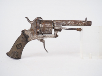 Vente aux enchères Revolver système Lefaucheux en calibre 7mm à broche, canon octogonal, 