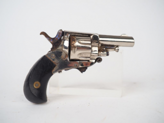 Vente aux enchères Mini revolver Bulldog nickelé en calibre 22 short, détente repliable m