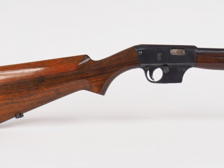 Carabine semi-automatique UNIQUE X 51 bis calibre 22 LR sans chargeur,