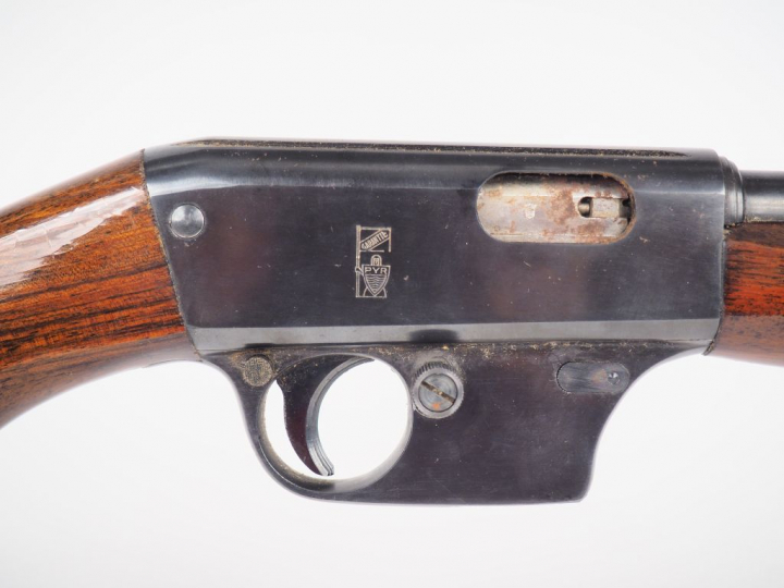 Carabine semi-automatique UNIQUE X 51 bis calibre 22 LR sans chargeur,