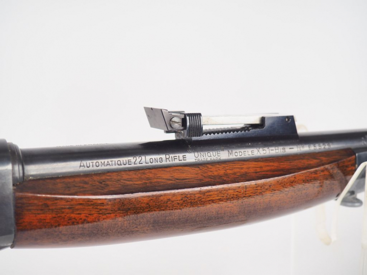 Carabine semi-automatique UNIQUE X 51 bis calibre 22 LR sans chargeur,