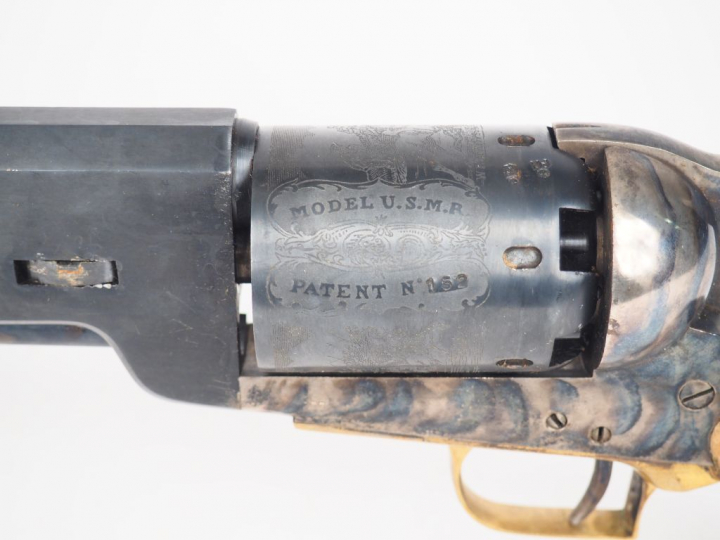 Réplique italienne d'un revolver Colt Dragoon calibre 44 numéro 7152. 