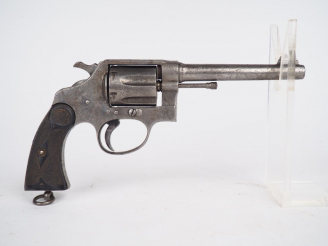 Vente aux enchères Revolver 1892 Espagnol, copie Colt en calibre 8 mm 1892. Arme piquée, 