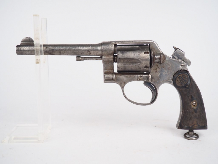 Revolver 1892 Espagnol, copie Colt en calibre 8 mm 1892. Arme piquée, 