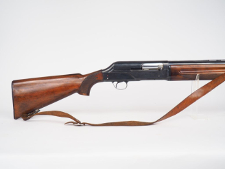 Vente aux enchères Fusil semi-automatique italien Breda calibre 12/70 numéro SL-541985, c