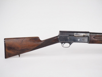 Vente aux enchères Fusil semi automatique Browning Auto 5 en calibre 12/65 numéro 25202. 