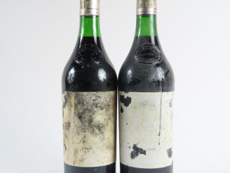 Vente aux enchères 2 BOUTEILLES CHÂTEAU HAUT BRION 1er GCC GRAVES - 1983 - ETA