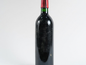 Vente aux enchères 1 BOUTEILLE PETRUS POMEROL - 1986 - BG++/SE/CAPS DÉCOUPÉE/BOUCHON ESTA