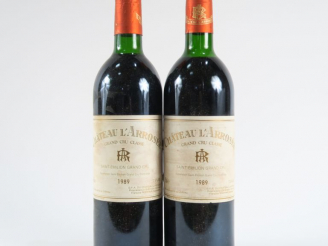 Vente aux enchères 2 BOUTEILLES CHÂTEAU L'ARROSÉE GCC ST EMILION - 1989 - 1 BG/1LB/EF