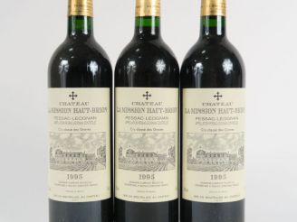 Vente aux enchères 3 BOUTEILLES CHÂTEAU LA MISSION HAUT BRION CC GRAVES - 1995