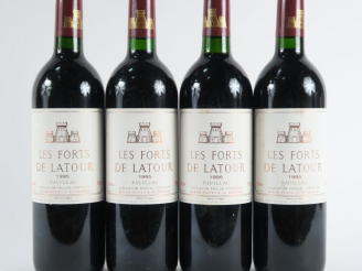 Vente aux enchères 4 BOUTEILLES LES FORTS DE LATOUR GCC PAUILLAC - 1995 - BG