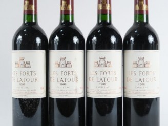 Vente aux enchères 4 BOUTEILLES LES FORTS DE LATOUR GCC PAUILLAC - 1995 - BG