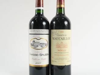 Vente aux enchères 2 BOUTEILLES MOULIS : 1 CHÂTEAU CHASSE SPLEEN 2007 - 1 CHÂTEAU MAUCAIL
