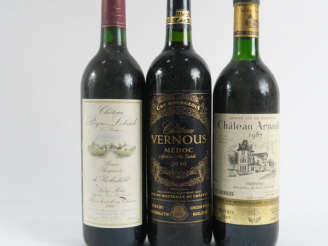 Vente aux enchères 3 BOUTEILLES : 1 CHÂTEAU PEYRE LEBADE CB LISTRAC MEDOC 1990 - 1 CHÂTEA