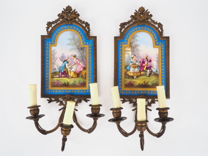 Paire d'appliques murales fin XIXème de style Louis XVI en bronze et p