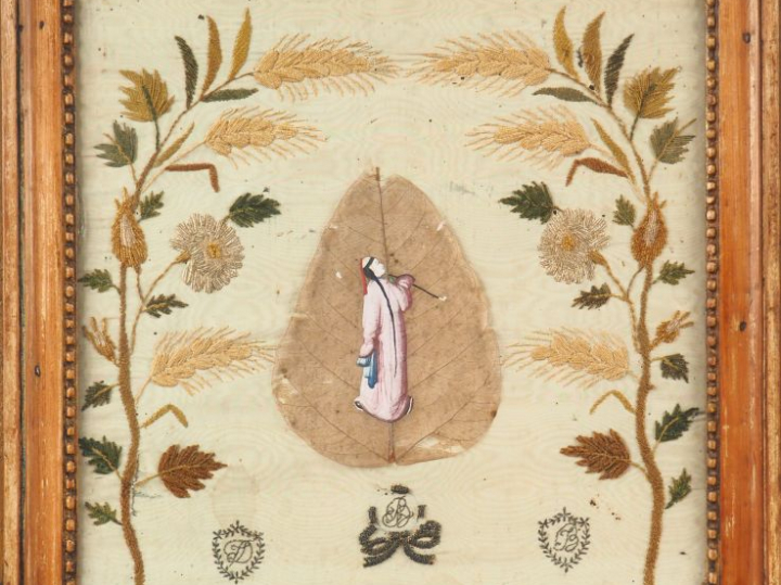 Soie brodée Restauration à décor de fleurs et d'un personnage extrême-