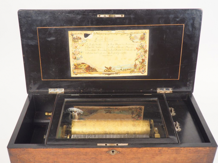 Boîte à musique XIXème par Orell Fussli à Zurich, en marqueterie à déc
