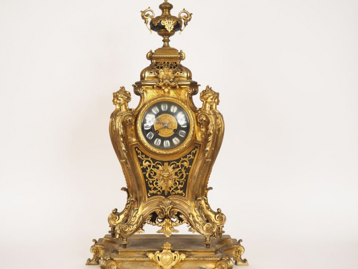 Cartel Napoléon III de style Louis XIV en bronze, riche ornementation 