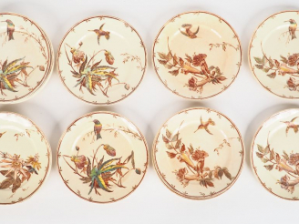 Vente aux enchères Partie de service de table en faïence de Gien modèle "oiseaux-mouches"