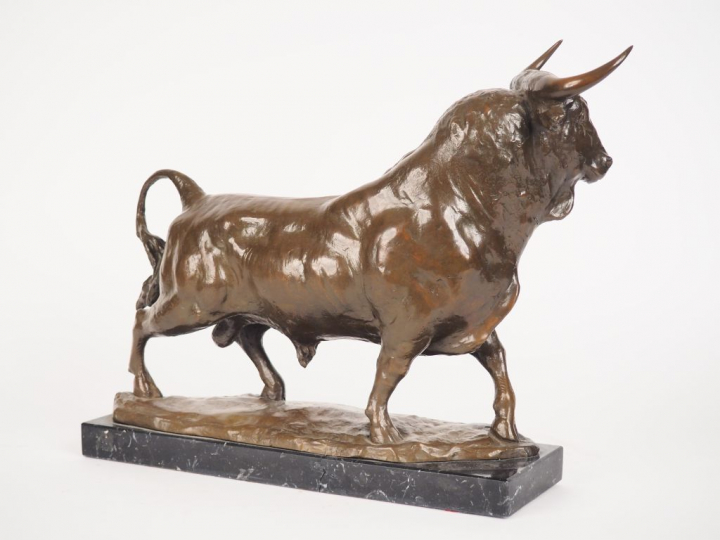 Isidore BONHEUR. "Taureau de combat". Sculpture en bronze à patine bru