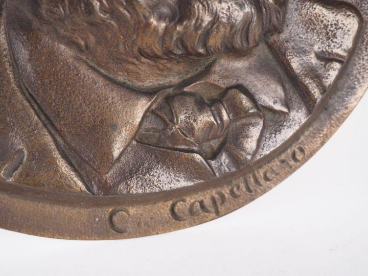 Charles CAPELLARO. "Victor Hugo". Plaque en bronze à patine brune. Sig