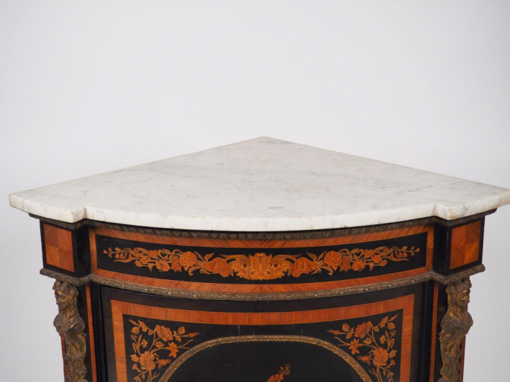 Encoignure Napoléon III de style Louis XVI en marqueterie à décor de b