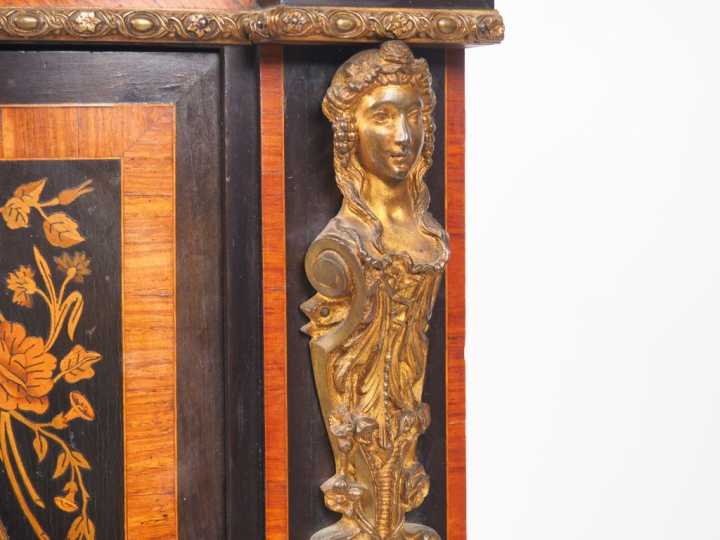 Encoignure Napoléon III de style Louis XVI en marqueterie à décor de b