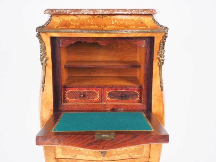 Secrétaire à abattant de style Louis XV en marqueterie à décor de fleu