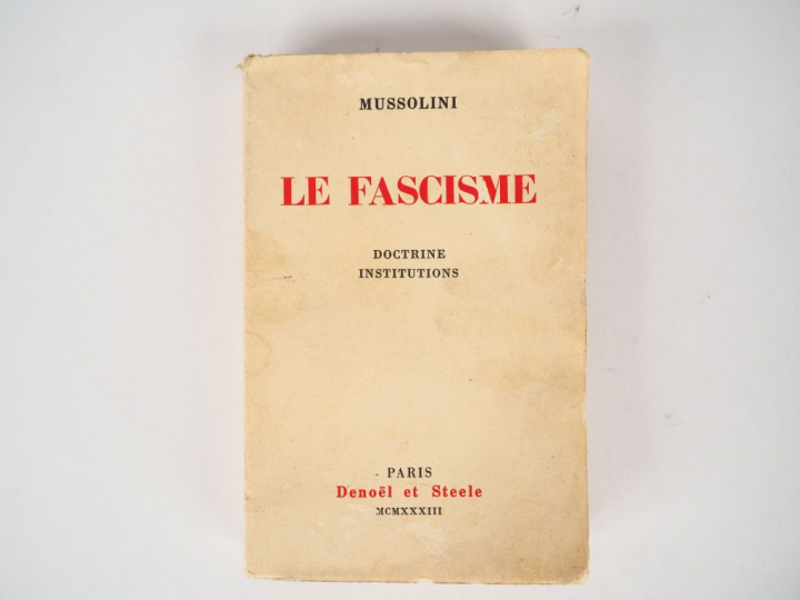 MUSSOLINI. Le Fascisme. Doctrine. Institutions. Paris, Denoël et Steel