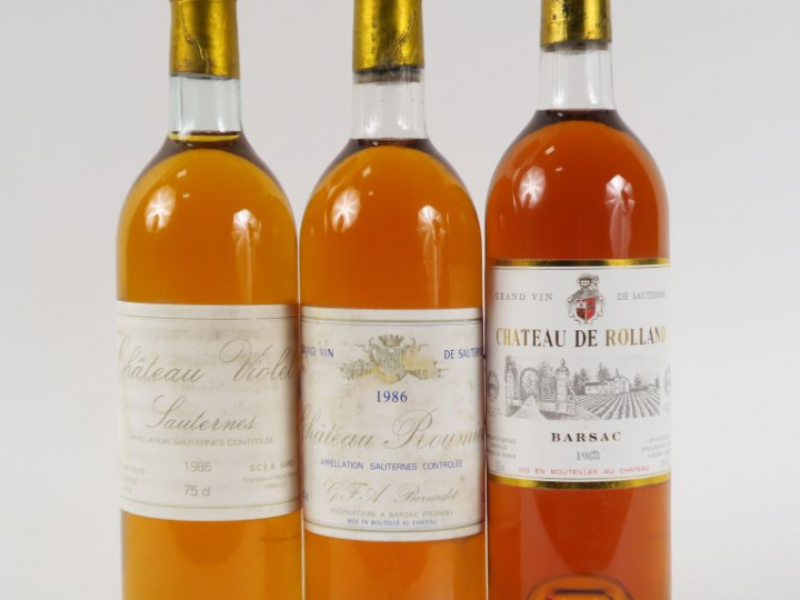 3 BOUTEILLES SAUTERNES : 1 CHÂTEAU DE ROLLAND 1988 BG - 1 CHÂTEAU VIOL
